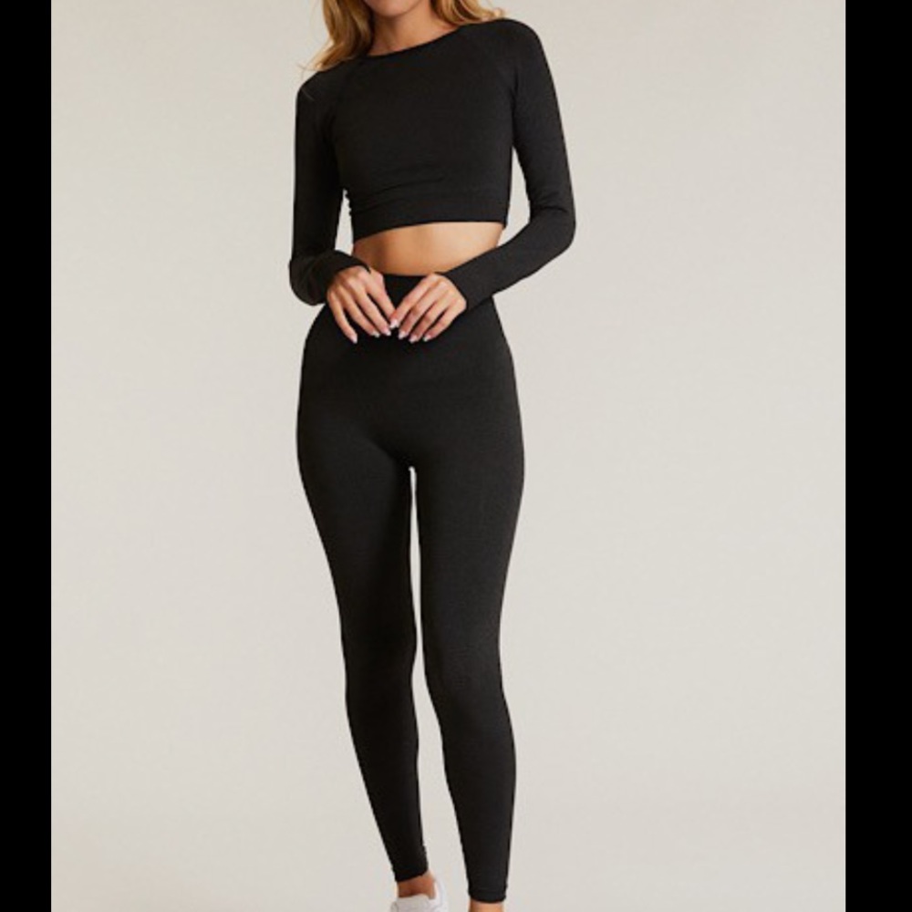 2 Piece Black Work Out Yoga Set/ Activewear - Picture 2 of 6